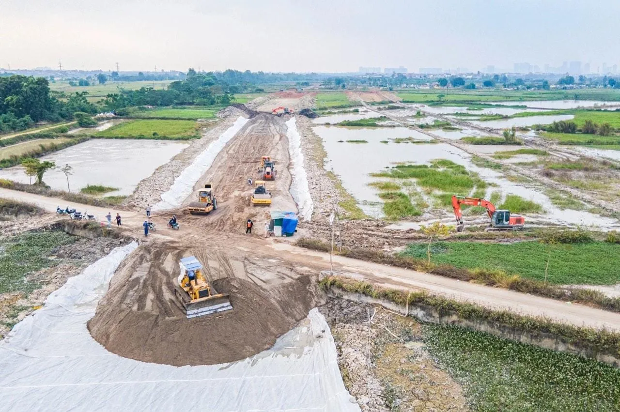 Hạ tầng giao thông làm thay đổi giá bất động sản phía Tây Hà Nội duong vanh dai 4 ha noi dang khan truong thi cong 2026